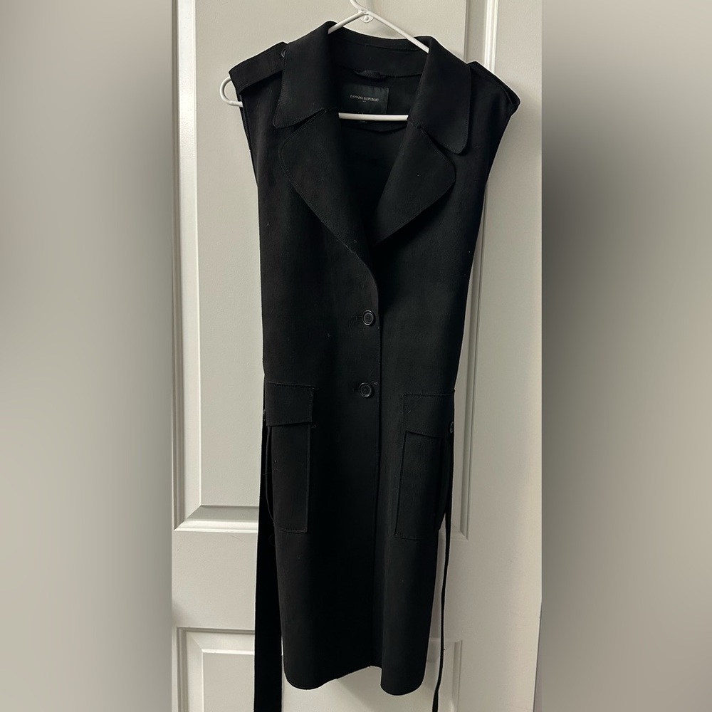 Stunning suede Banana Republic sleeveless blazer.